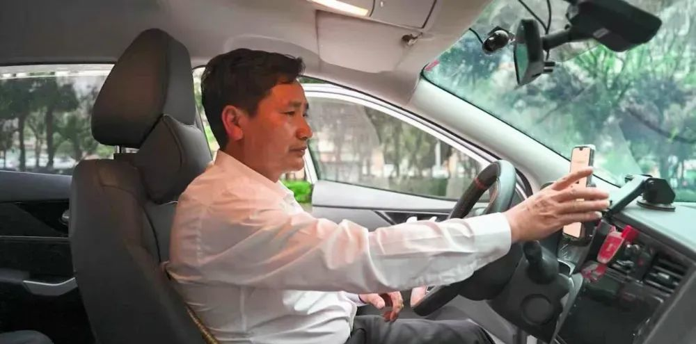 十年一路,赣州网约车司机罗理晖凭什么跑成全国劳模?